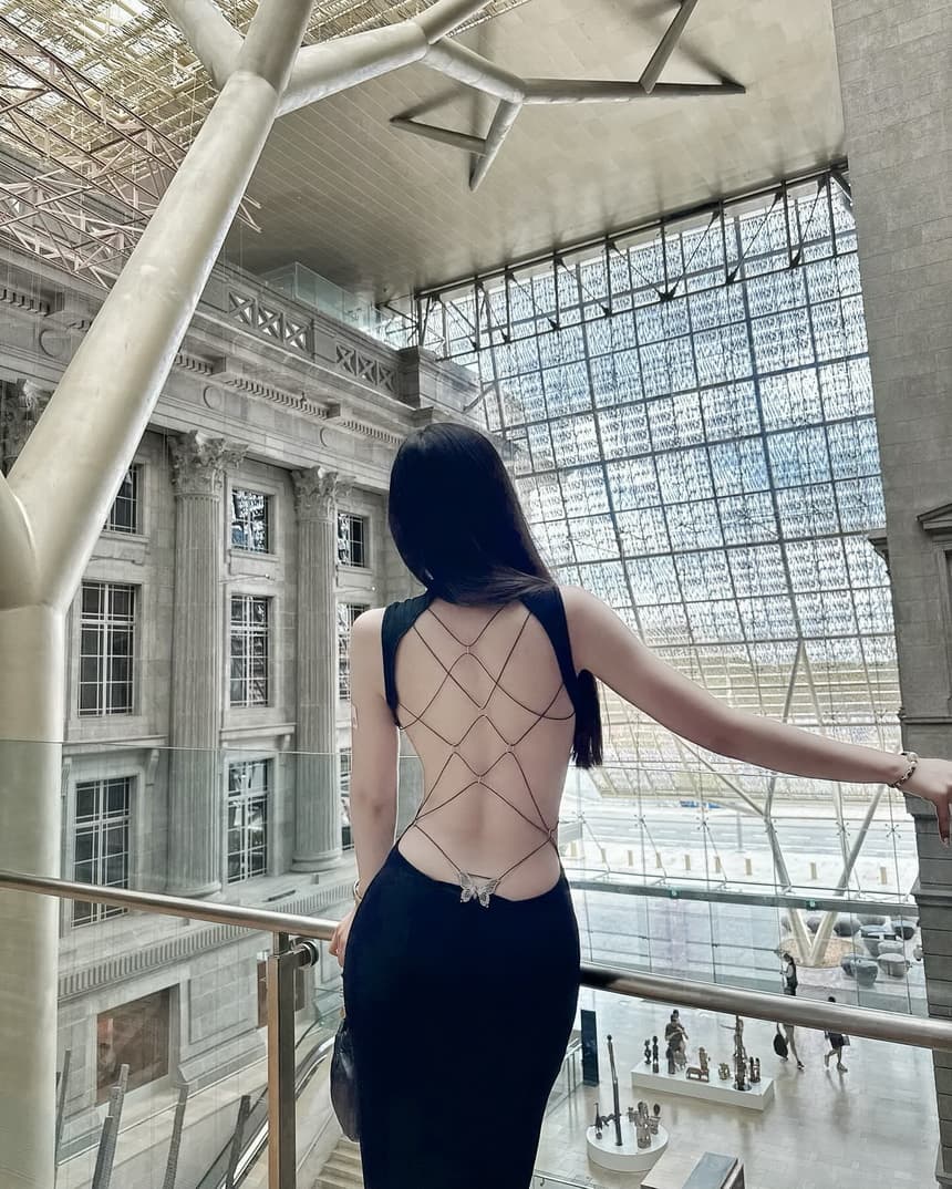 独特气质与时尚展现韩国美女@Sissi_gyx。