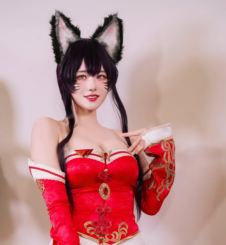 韩国美女Nari红色礼服尽显高贵气质