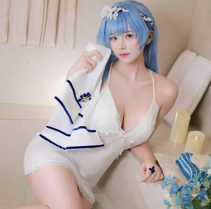 Nari户外拍摄展现温柔气质