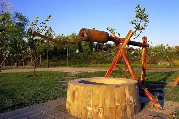 梦见从井里打水，水清澈还是浑浊预示不同的运势