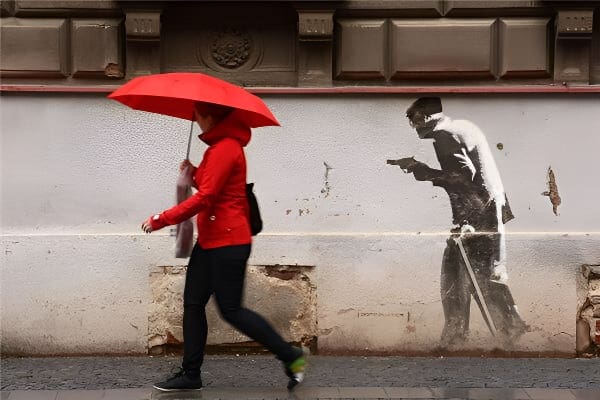 梦见被抢劫不同情况解读，预示财运或人际变化