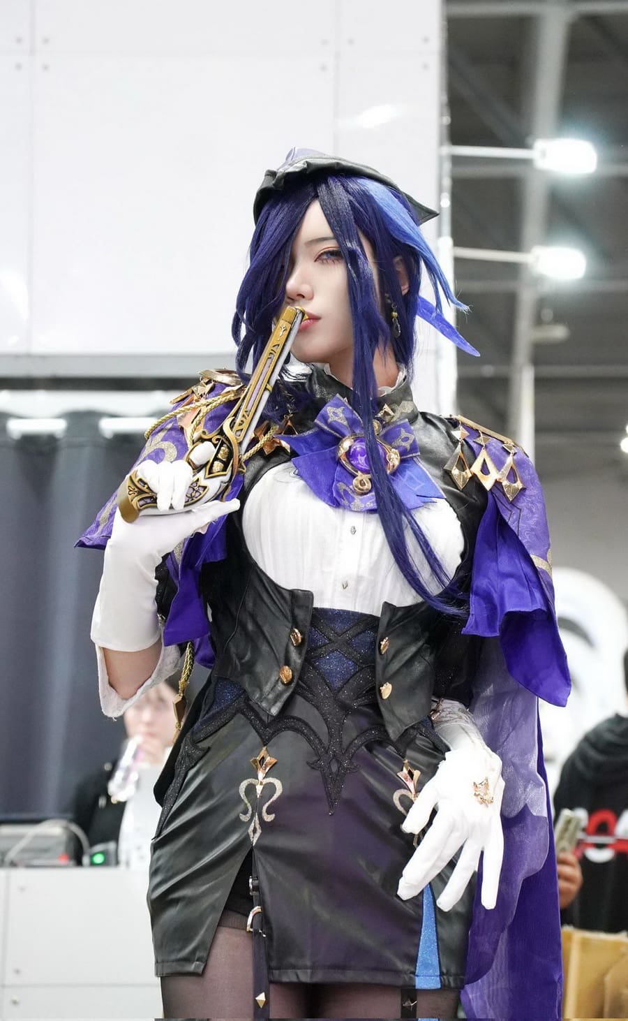 韩妹小红帽COS,黑丝与红斗篷的完美搭配!