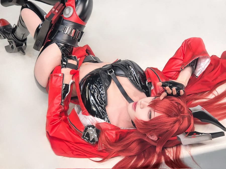 韩妹小红帽COS，红黑配色展现霸气魅力！