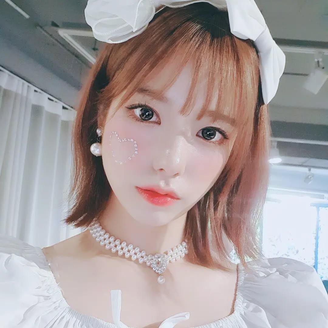 韩国Coser 슈마甜美写真,温柔气质