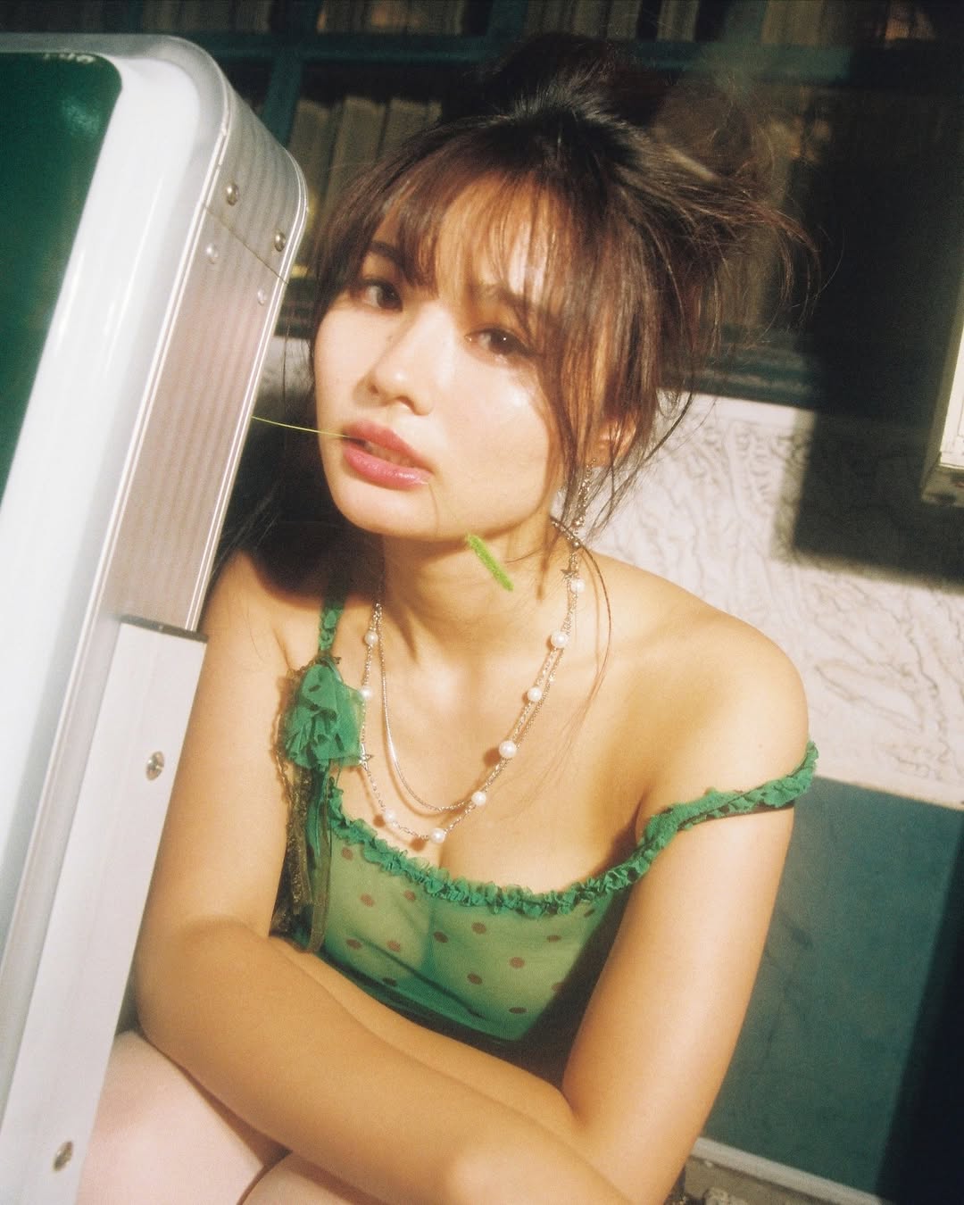 丰岛心樱写真集官方预览，蕾丝搭配绿色背心青春洋溢