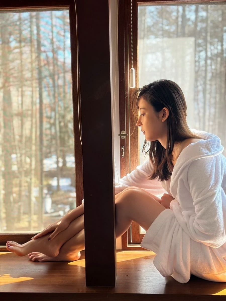 山崎あみ白色服装写真 质感大片性感十足