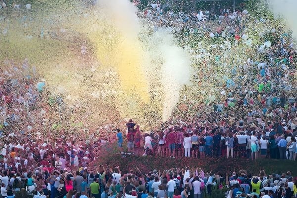 梦见开业庆典,象征事业顺利,财运广进