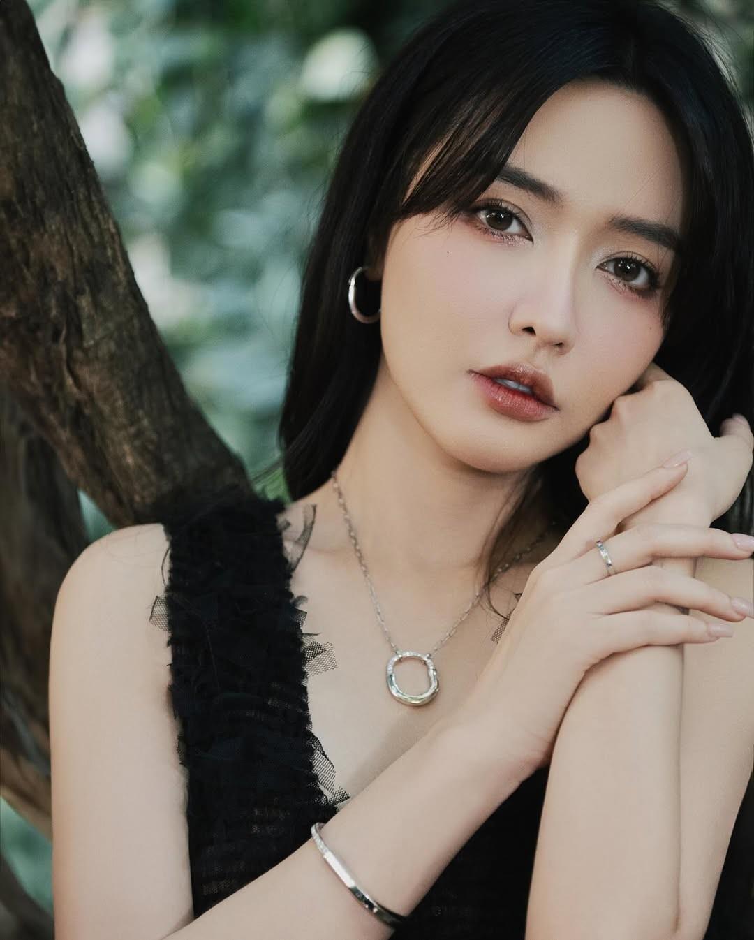Bich Phuong甜美微笑,气质迷人