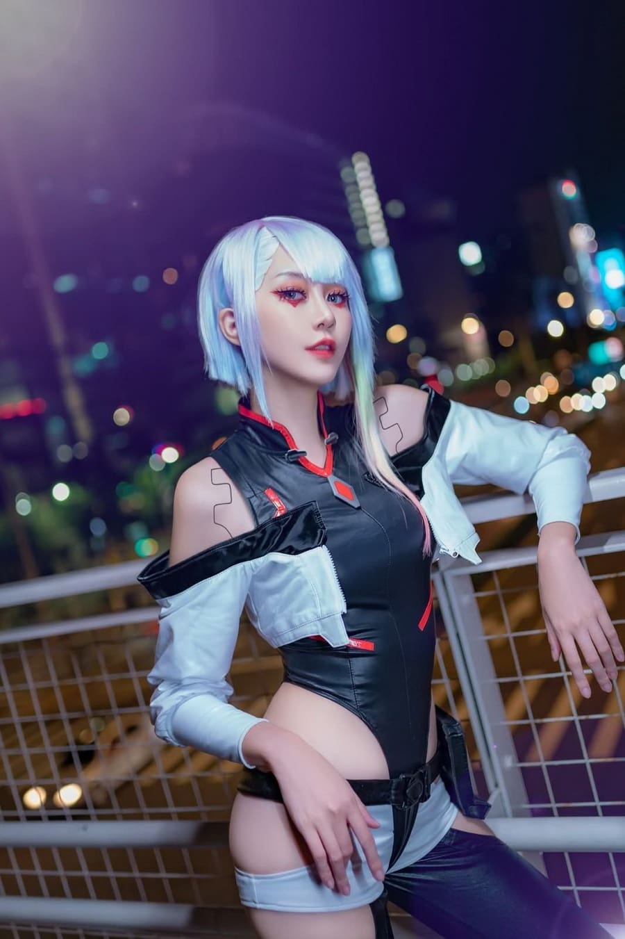 玄子黑色战斗服Cos,身材曲线完美