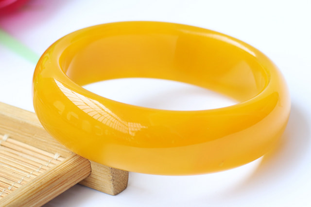 和田黄玉手镯真假鉴定方法说明