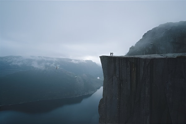 梦见悬崖寓意说明,预示着生活中的挑战与机遇