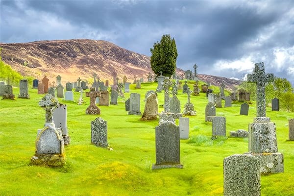 梦见修坟墓可能预示现实生活中的变化和机遇