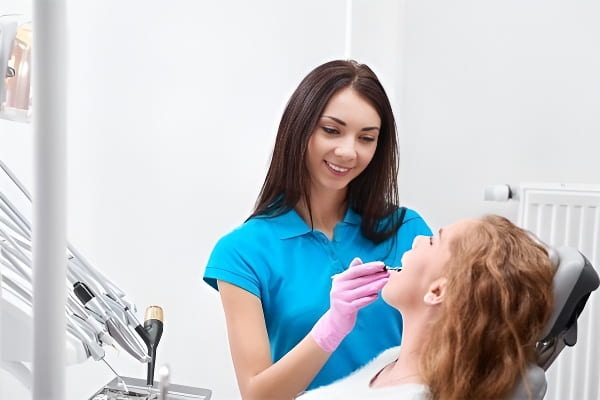 梦见门牙掉落的含义说明