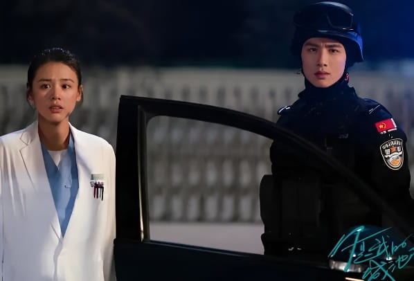 你是我的城池营垒剧照:马思纯白敬亭救援训练