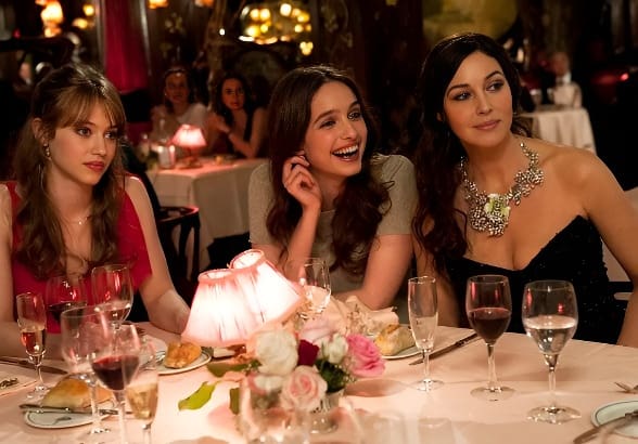 相拥一家亲剧照