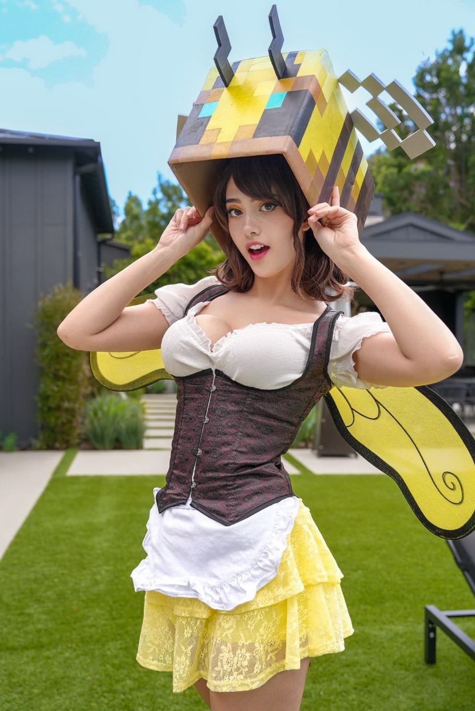 性感游戏角色cos侧面展示图