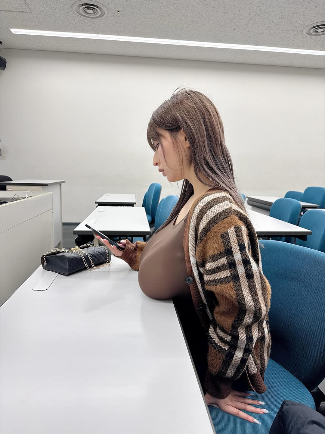 桃果あかり在教室随拍