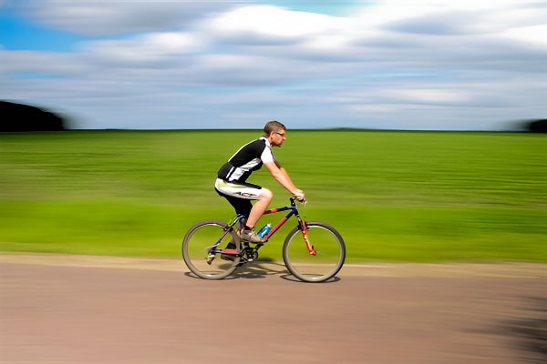 梦见骑自行车下坡含义