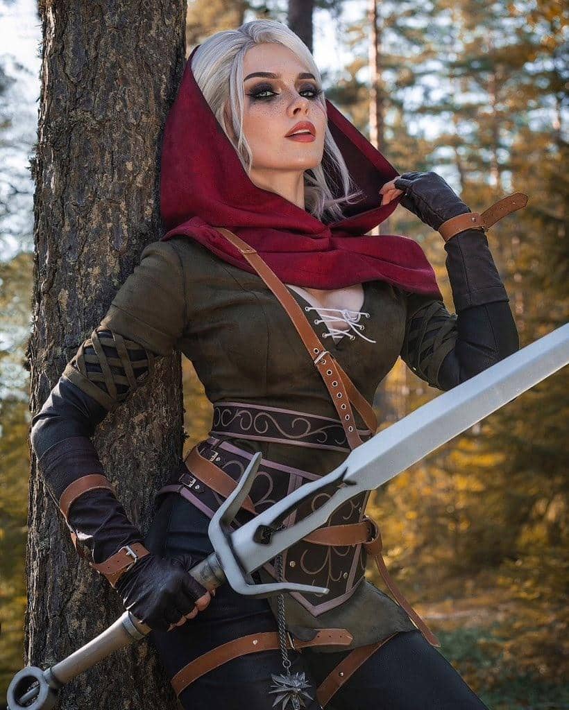 妆容精致与角色贴合