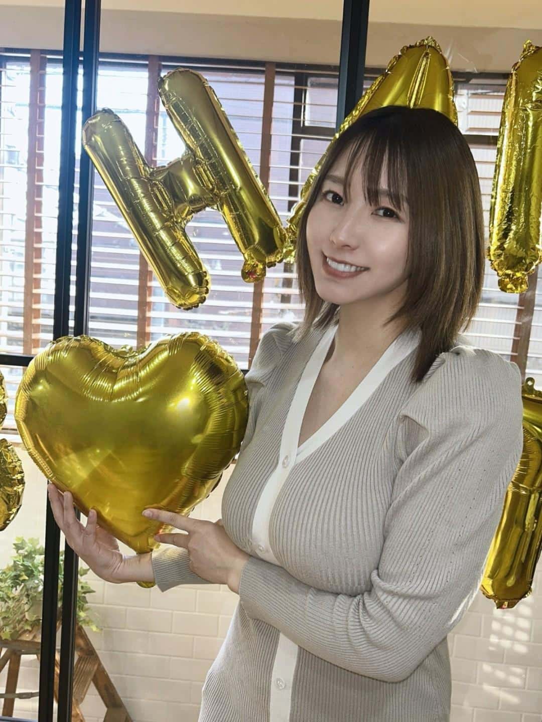 夏来唯卧室写真温柔动人