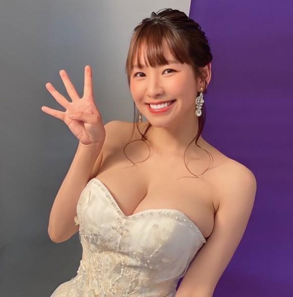 夏来唯写真风格多变诱人