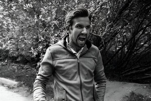 愤怒表情的梦境解析示意