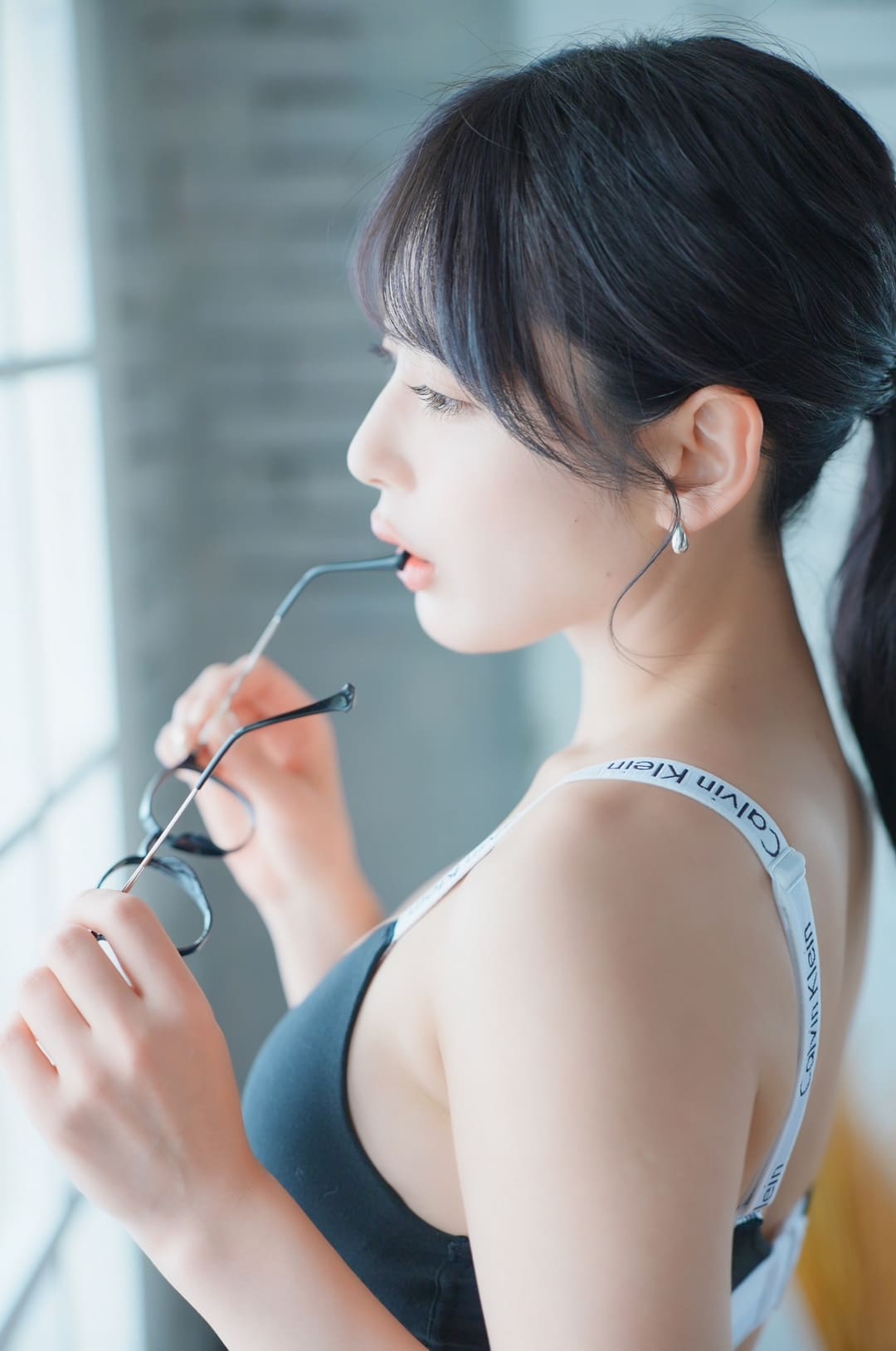 金松季歩CK侧面线条