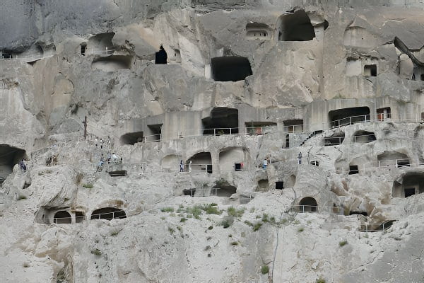 梦见山洞的象征意义与心理详解