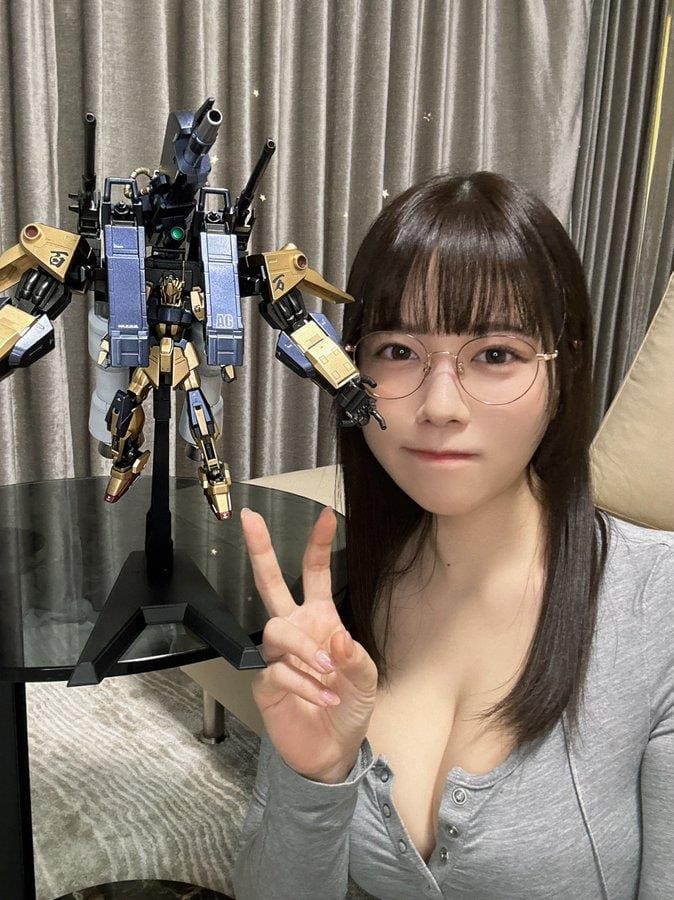 柔和光影下的动人姿态