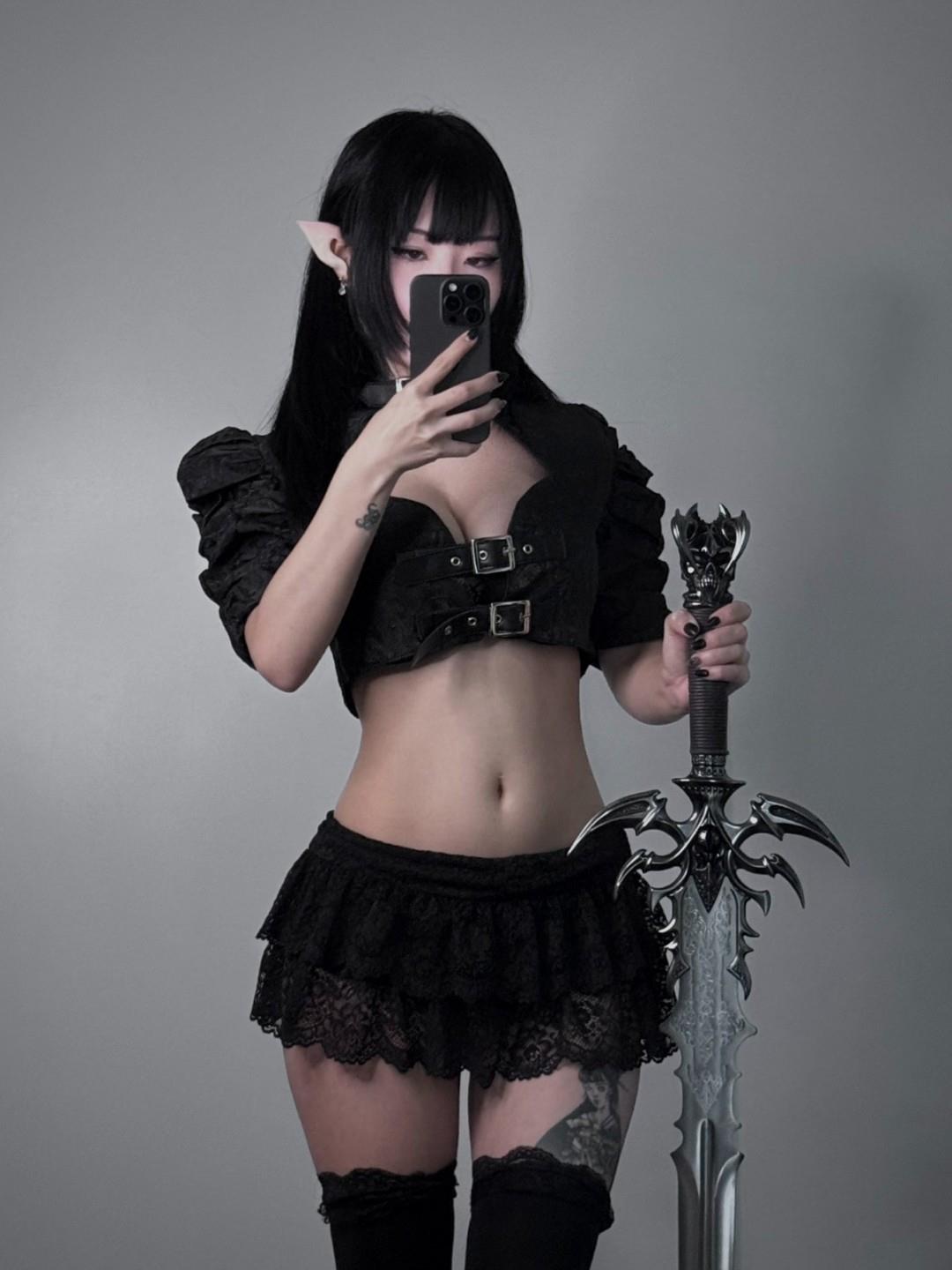 完美还原2B战斗姿态