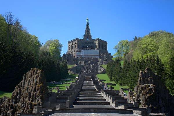 古迹梦境的象征意义和历史连接