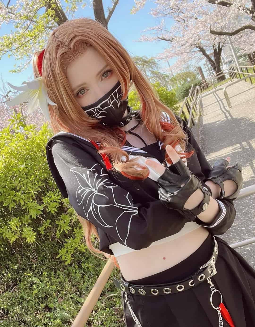 PeachMilky隐形女战斗姿态COS