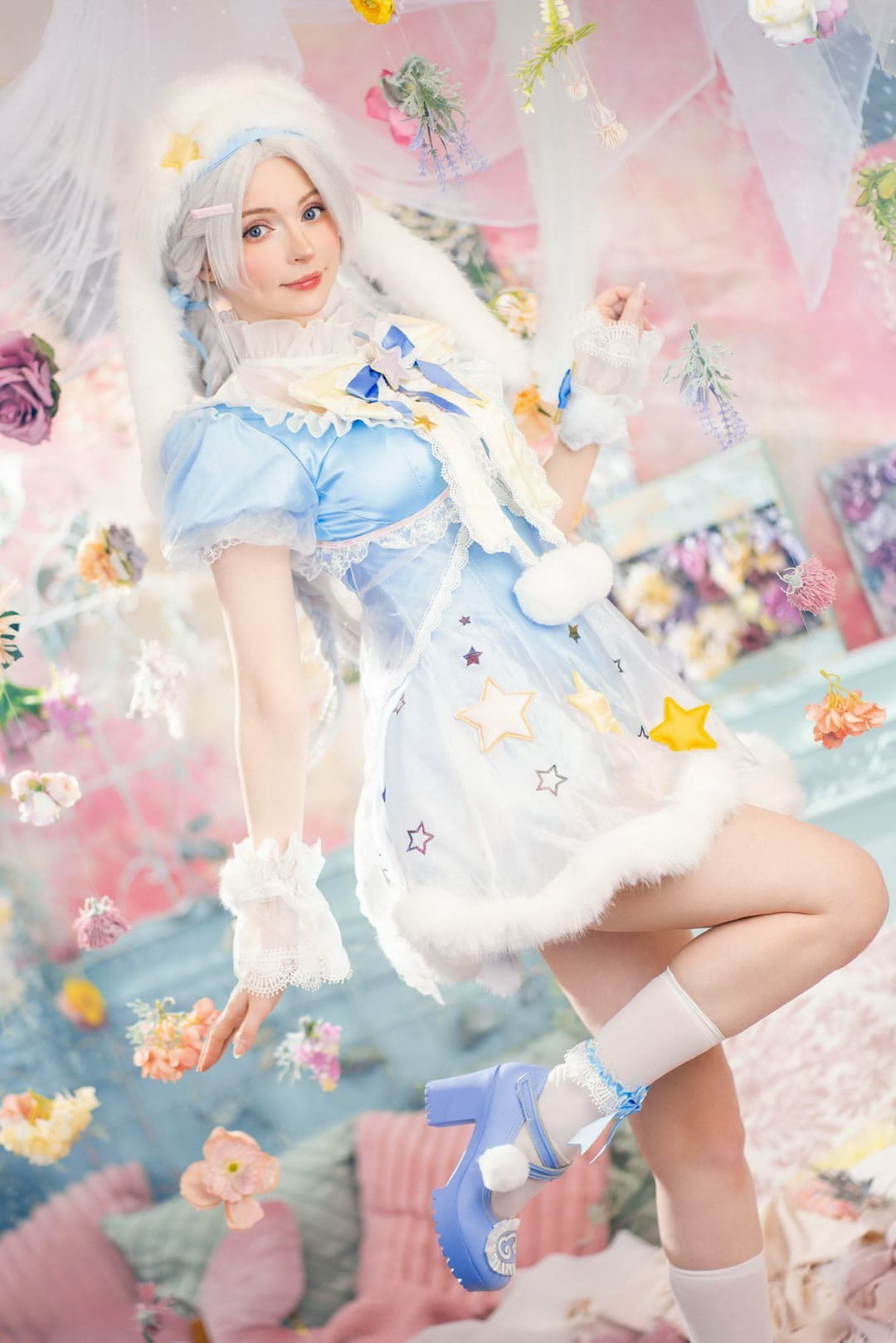 PeachMilky隐形女动态姿势COS