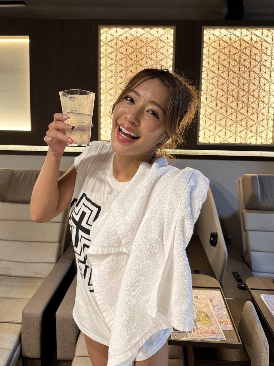 桥本梨菜展现活泼个性