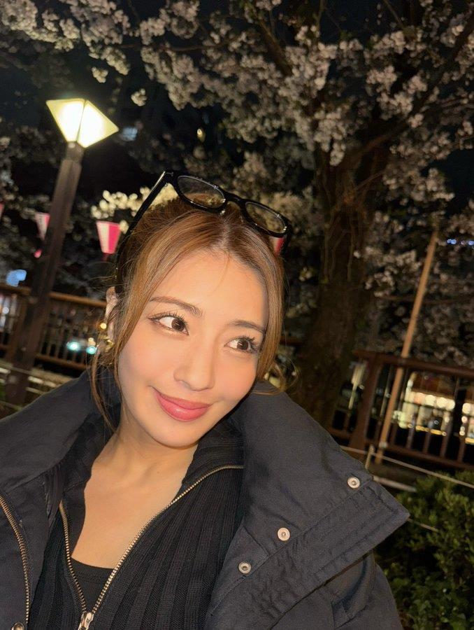 桥本梨菜迷人眼神特写
