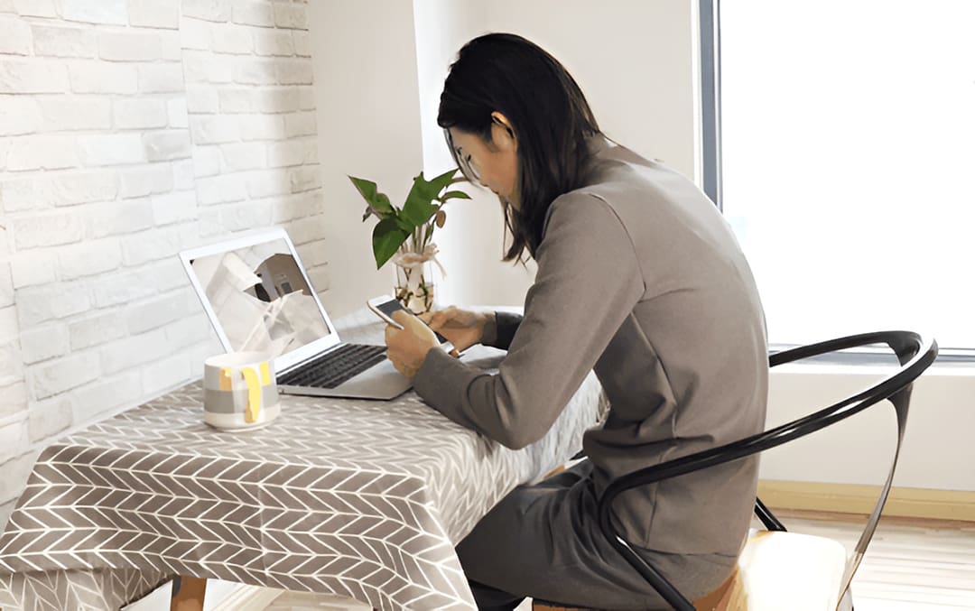 办公人群驼背示意思