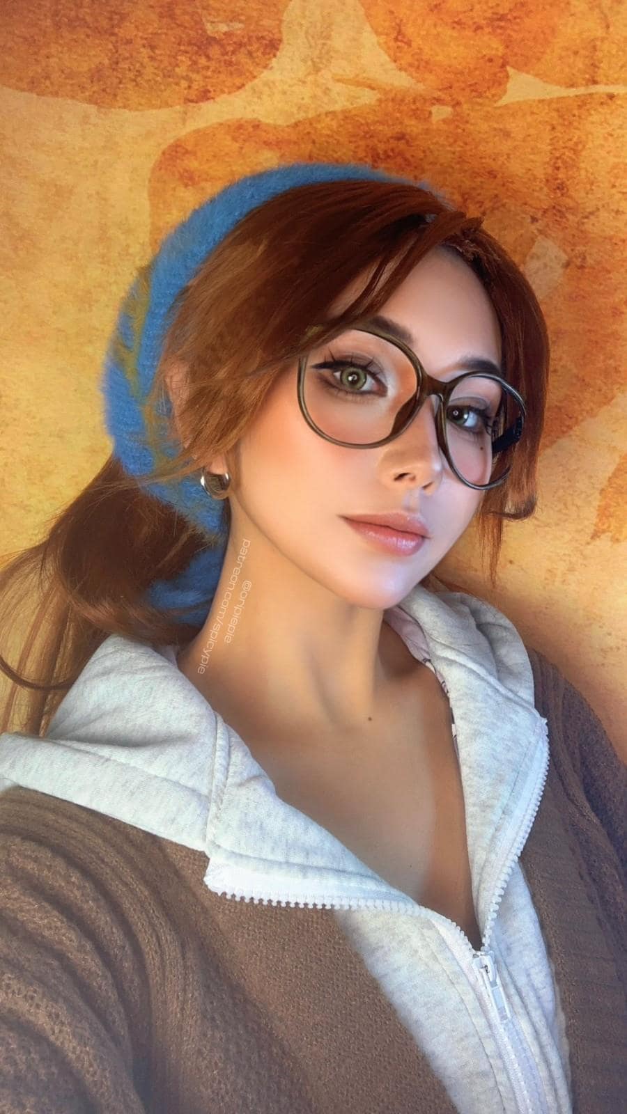 《怪物猎人荒野》阿尔玛Cosplay,发型与服饰相得益彰