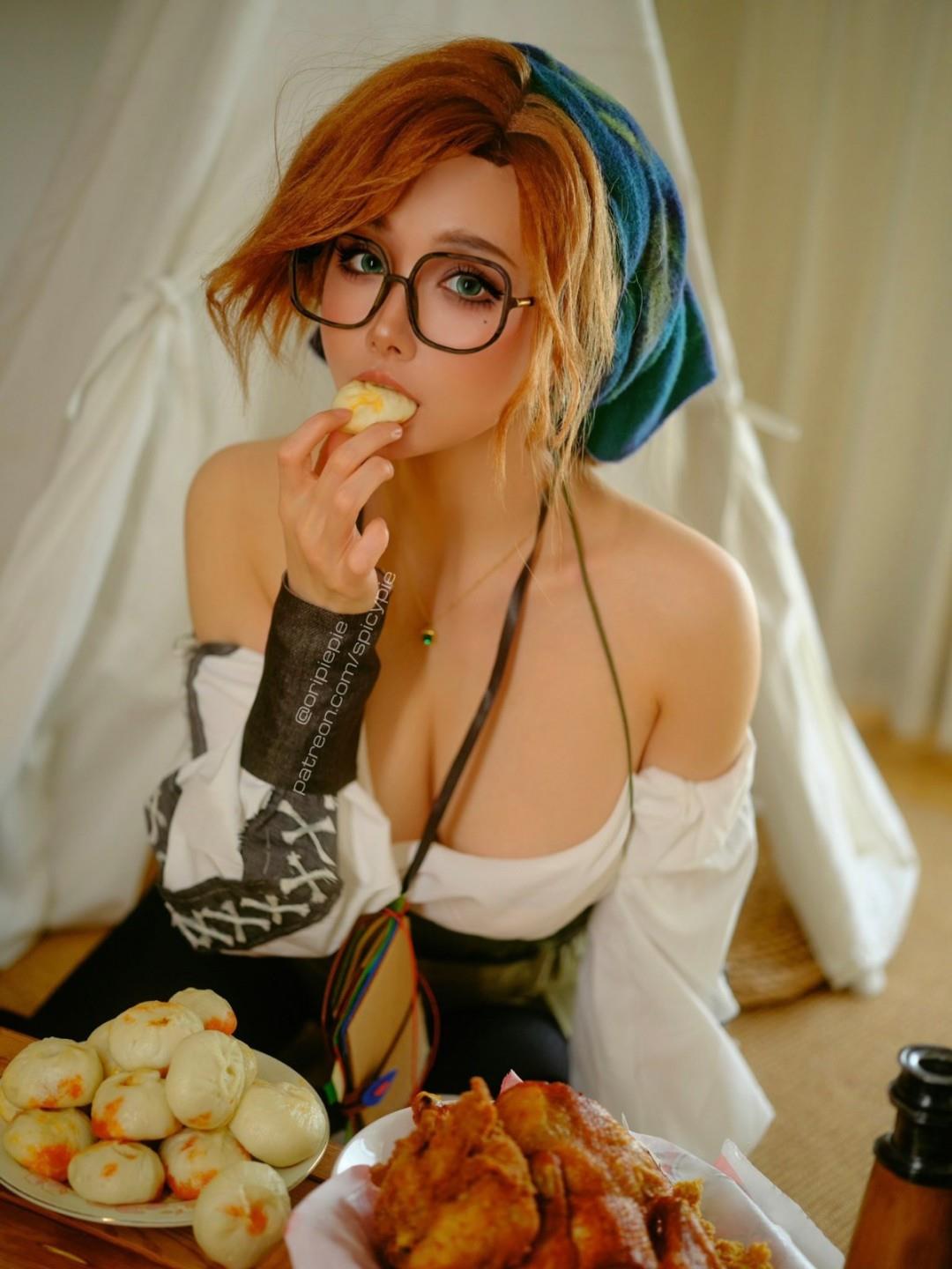 《怪物猎人荒野》阿尔玛Cosplay，精致眼神展现角色魅力