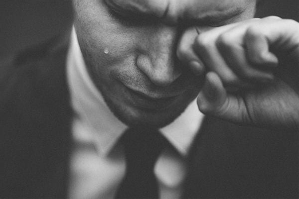 朋友悲伤哭泣的梦境象征