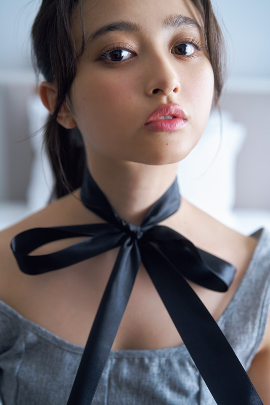 井上和微笑凝视展现自然魅力