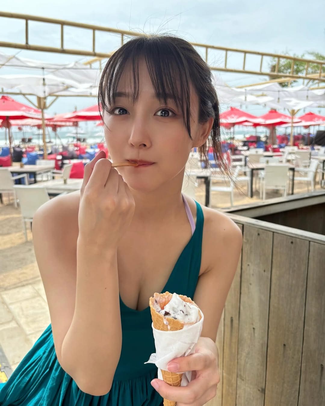 镰田菜月写真取景海边自然光线