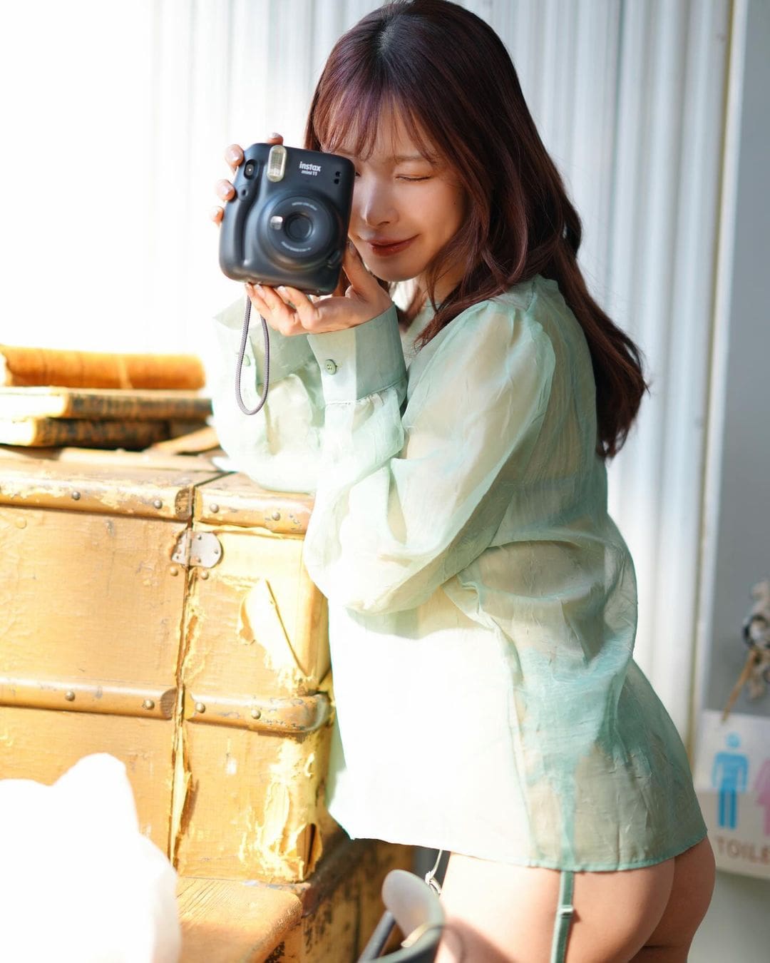 丝质内衣映衬柔光肌肤