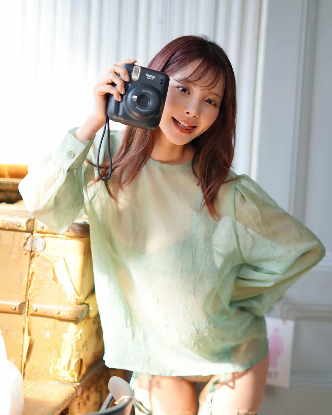 薄纱造型衬托神秘气息