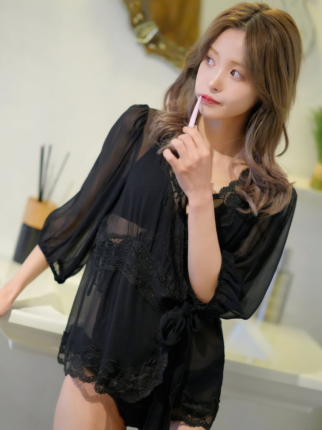 极简内衣造型展现身体线条