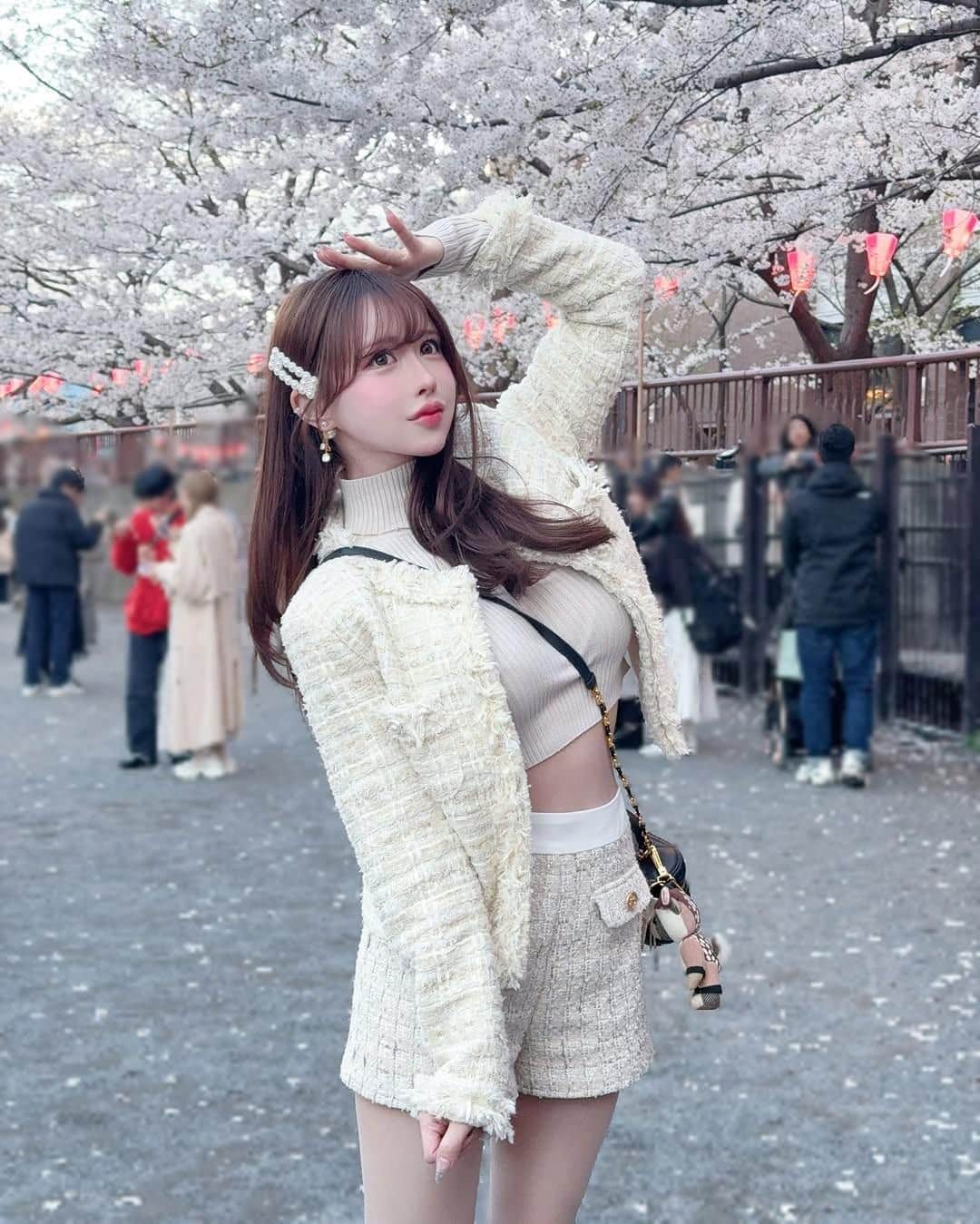 白田まい发梢随风轻扬瞬间