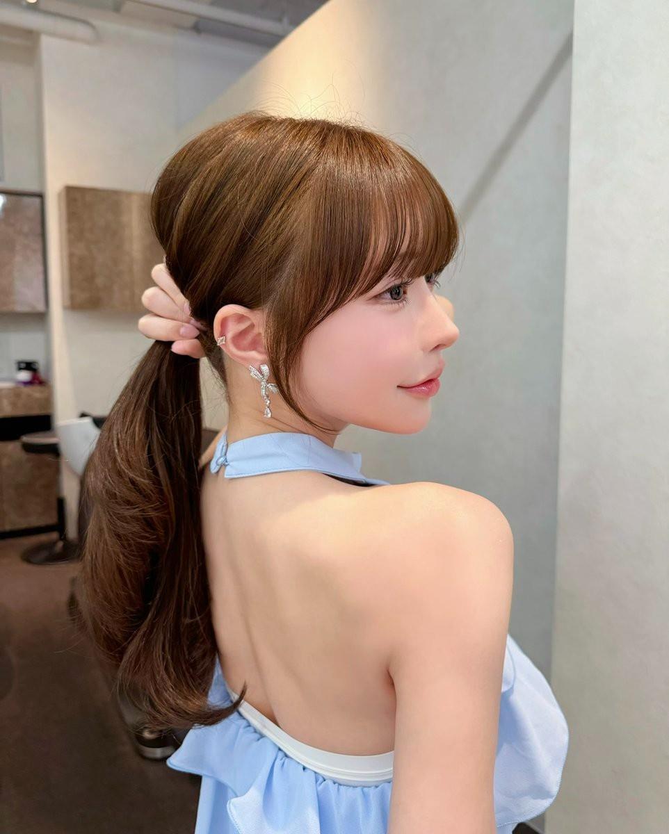 白田まい身穿连衣裙侧拍