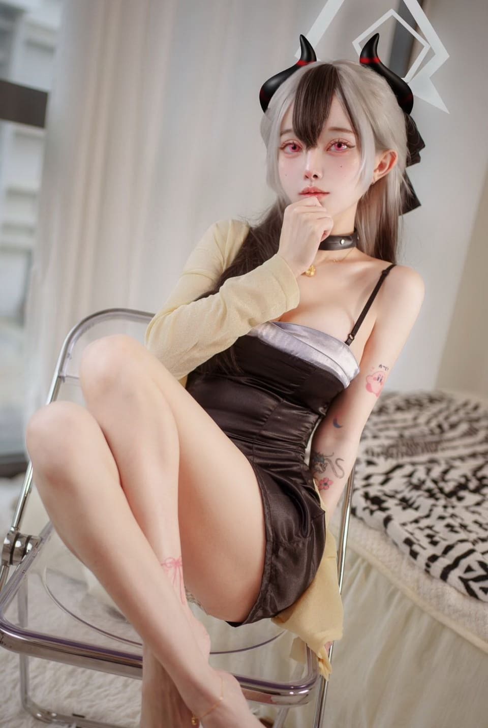 正面凝视中蕴含角色魅力