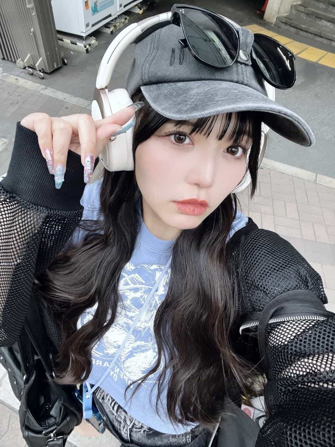 恋渕桃菜眼神清澈灵动充满故事感