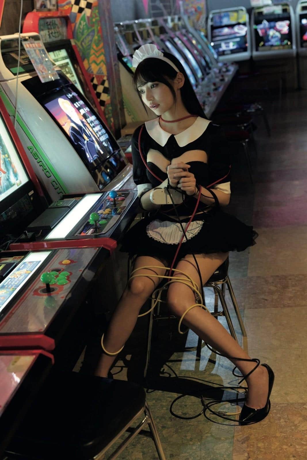 头戴发箍展现邻家气质