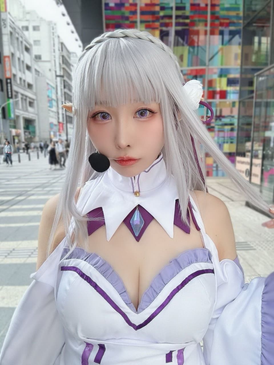 しらほしなつみ演绎性感风情,时光在她身上更显优雅